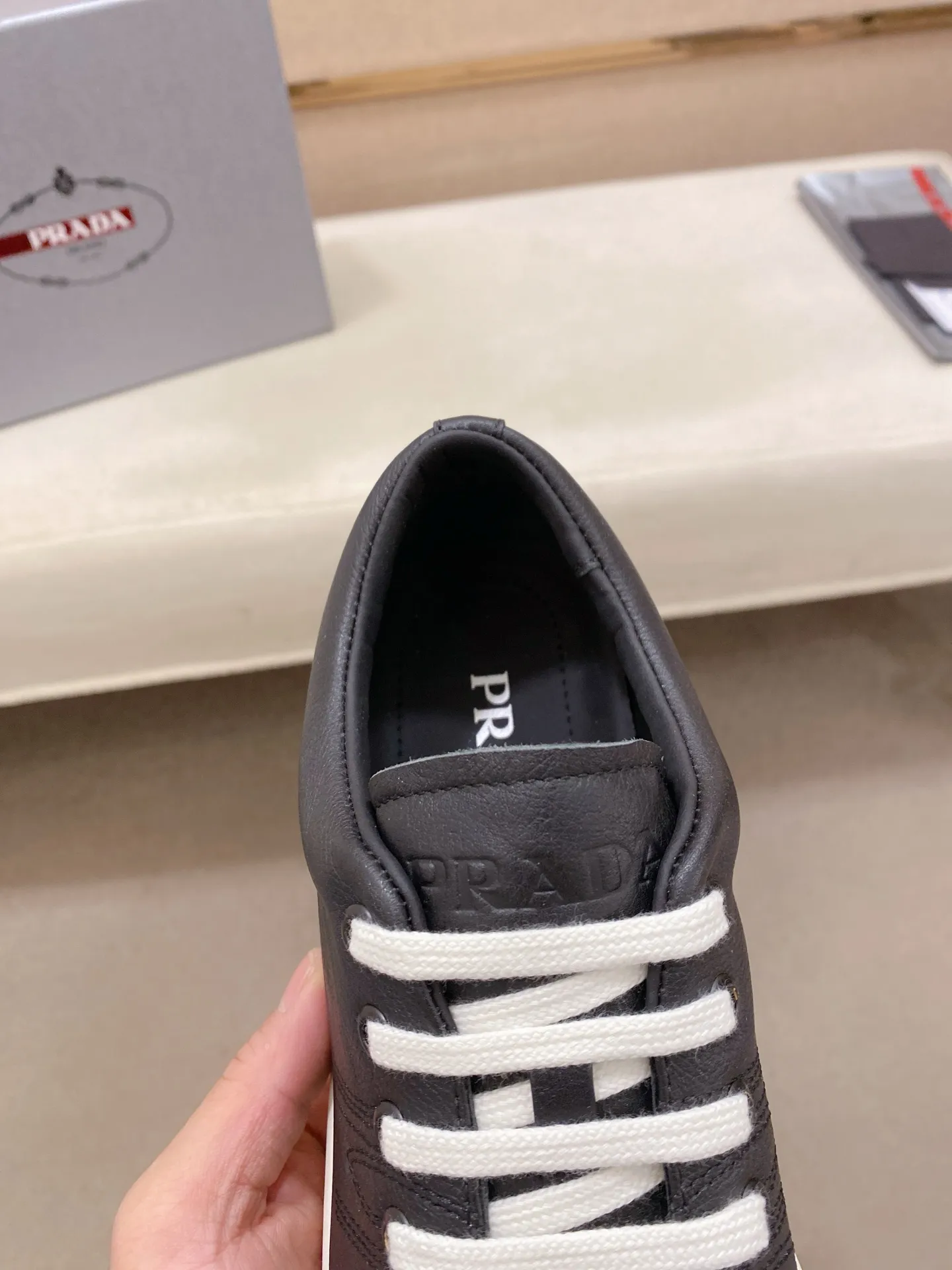 Factory price 560💰 ✔️✔️✔️Higher version High-quality new PRADA (Prada) counters are launched simultaneously. The new men's shoes and 😘fabric are made of selected first-layer cowhide with superb craftsmanship. Lining: Full cowhide lining. 👍🏿 High-end ☄️ air-cushion molded anti-slip rubber outsole, exquisite lines, simple and elegant, comfortable and high-end for leisure travel. Code number: 38 to 45
